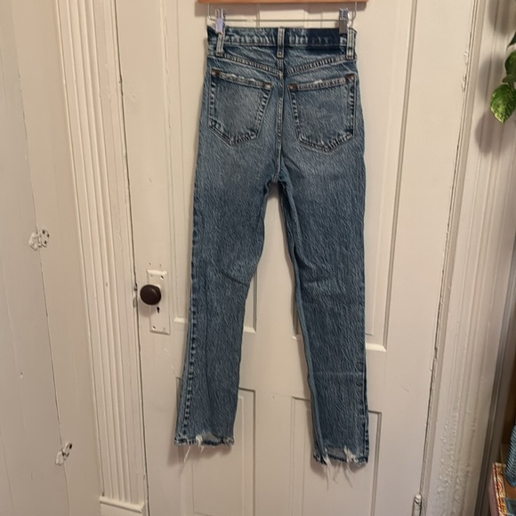 Abercrombie & Fitch The 90’s Straight Ultra High Rise Acid Wash Distressed Jean - Picture 6 of 8